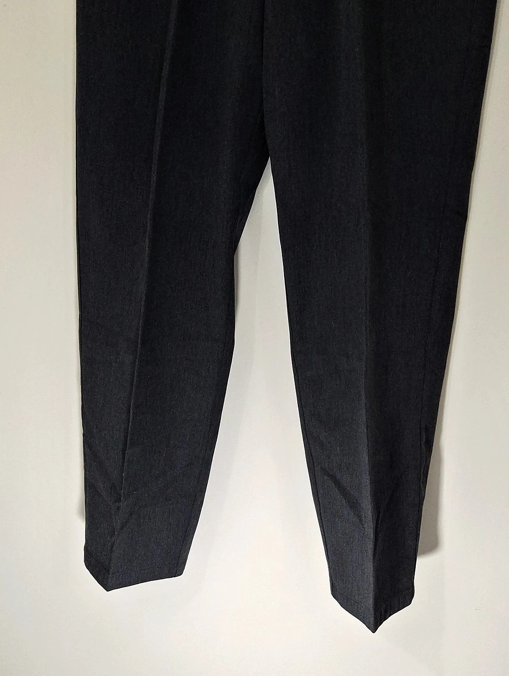 Dockers Signature Khaki Classic Fit D3 Classic Fit Dress Pants in Gray Waist 40 - Picture 4 of 11